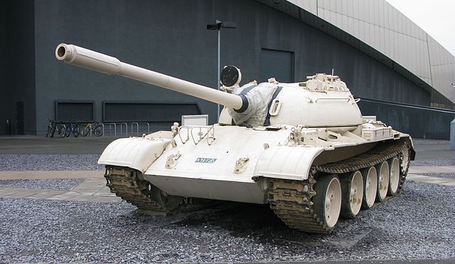 Can the side armour of the Challenger 2 withstand a 90mm or 100mm HEAT  round fired from a M48 Patton or T54/T55 from 2000 meters? : r/TankPorn